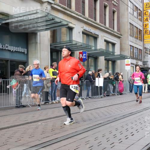 05.10.2025 - 20. swb-Marathon Bremen Strokosch-Dieckow http://msf.ph/oto/9250856 05.10.2025 10:54:10 Ziel 9367, 9392, 9407, 9633, 10032, 10097, 10174, 10178, 10296, 10402, 10768, 10810, 10915, 11040, 11045, 11089, 11271, 11321, 11694, 9367, 9392, 9407, 9633, 10032, 10097, 10174, 10178, 10296, 10402, 10768, 10810, 10915, 11040, 11045, 11089, 11271, 11321, 11694 meine-sportfotos.de