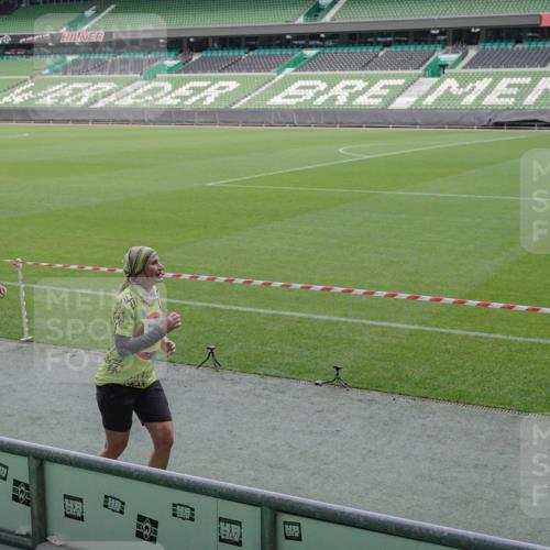 05.10.2025 - 20. swb-Marathon Bremen Michael Burmester http://msf.ph/oto/9250858 05.10.2025 10:40:35 Laufen im Stadion 7706, 7799, 8111, 9205, 9241, 9245, 9275, 9308, 9321, 9353, 9387, 9423, 9438, 9440, 9466, 9483, 9491, 9552, 9554, 9571, 9615, 9619, 9623, 9690, 9702, 9712, 9721, 9804, 9853, 9866, 9877, 9892, 9931, 9942, 9976, 10001, 10037, 10058, 10081, 10100, 10101, 10135, 10160, 10168, 10193, 10243, 10286, 10343, 10383, 10419, 10422, 10451, 10532, 10542, 10563, 10580, 10619, 10674, 10699, 10737, 11090, 11270, 7779, 7789, 9186, 9220, 9286, 9419, 9661, 9662, 11044 meine-sportfotos.de