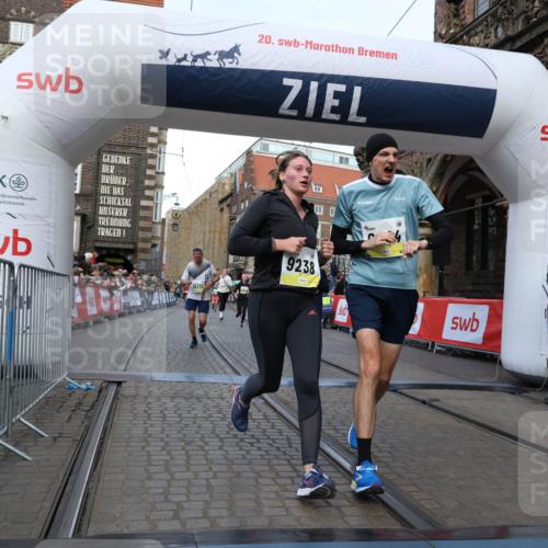 05.10.2025 - 20. swb-Marathon Bremen Yannick Fuchs http://msf.ph/oto/9250870 05.10.2025 10:53:43 Ziel 9238, 9461, 9464, 9569, 10310, 10642, 10925, 11046, 11246 meine-sportfotos.de