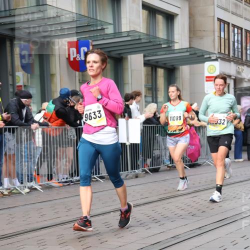 05.10.2025 - 20. swb-Marathon Bremen Strokosch-Dieckow http://msf.ph/oto/9250911 05.10.2025 10:54:11 Ziel 9367, 9392, 9407, 9633, 10007, 10032, 10097, 10174, 10178, 10296, 10768, 10810, 10915, 11040, 11045, 11089, 11271, 11321, 11694, 9367, 9392, 9407, 9633, 10007, 10032, 10097, 10174, 10178, 10296, 10768, 10810, 10915, 11040, 11045, 11089, 11271, 11321, 11694 meine-sportfotos.de