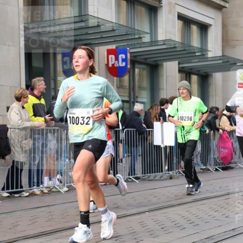 05.10.2025 - 20. swb-Marathon Bremen Strokosch-Dieckow http://msf.ph/oto/9250949 05.10.2025 10:54:12 Ziel 9282, 9295, 9367, 9392, 9407, 9591, 9633, 10007, 10032, 10097, 10174, 10178, 10296, 10768, 10810, 10915, 11040, 11045, 11089, 11271, 11321, 11694, 9282, 9295, 9367, 9392, 9407, 9591, 9633, 10007, 10032, 10097, 10174, 10178, 10296, 10768, 10810, 10915, 11040, 11045, 11089, 11271, 11321, 11694 meine-sportfotos.de