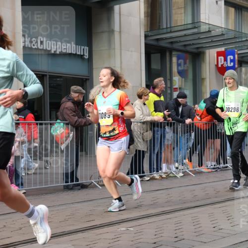 05.10.2025 - 20. swb-Marathon Bremen Strokosch-Dieckow http://msf.ph/oto/9250982 05.10.2025 10:54:13 Ziel 9282, 9295, 9367, 9392, 9407, 9591, 9633, 10007, 10032, 10097, 10174, 10178, 10296, 10768, 10810, 10915, 11040, 11045, 11089, 11271, 11321, 11694, 9282, 9295, 9367, 9392, 9407, 9591, 9633, 10007, 10032, 10097, 10174, 10178, 10296, 10768, 10810, 10915, 11040, 11045, 11089, 11271, 11321, 11694 meine-sportfotos.de