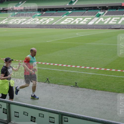 05.10.2025 - 20. swb-Marathon Bremen Michael Burmester http://msf.ph/oto/9251003 05.10.2025 10:40:44 Laufen im Stadion 7706, 7799, 8111, 9001, 9178, 9191, 9205, 9241, 9245, 9275, 9306, 9308, 9321, 9334, 9353, 9355, 9387, 9423, 9438, 9440, 9446, 9466, 9483, 9491, 9530, 9537, 9552, 9605, 9615, 9617, 9619, 9623, 9690, 9702, 9712, 9721, 9764, 9804, 9853, 9866, 9877, 9892, 9942, 10001, 10037, 10058, 10081, 10100, 10101, 10135, 10160, 10168, 10193, 10243, 10343, 10419, 10542, 10550, 10563, 10580, 10674, 10699, 10737, 11090, 11270, 7779, 9220, 9241, 9286, 9554, 9571, 9661, 9662, 9931 meine-sportfotos.de