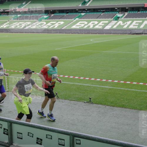 05.10.2025 - 20. swb-Marathon Bremen Michael Burmester http://msf.ph/oto/9251031 05.10.2025 10:40:44 Laufen im Stadion 7706, 7799, 8111, 9001, 9178, 9191, 9205, 9241, 9245, 9275, 9306, 9308, 9321, 9334, 9353, 9355, 9387, 9423, 9438, 9440, 9446, 9466, 9483, 9491, 9530, 9537, 9552, 9605, 9615, 9617, 9619, 9623, 9690, 9702, 9712, 9721, 9764, 9804, 9853, 9866, 9877, 9892, 9942, 10001, 10037, 10058, 10081, 10100, 10101, 10135, 10160, 10168, 10193, 10243, 10343, 10419, 10542, 10550, 10563, 10580, 10674, 10699, 10737, 11090, 11270, 7779, 9220, 9241, 9286, 9554, 9571, 9661, 9662, 9931 meine-sportfotos.de