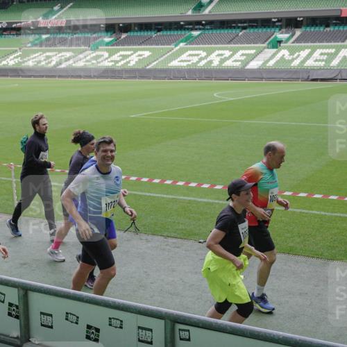 05.10.2025 - 20. swb-Marathon Bremen Michael Burmester http://msf.ph/oto/9251042 05.10.2025 10:40:45 Laufen im Stadion 7706, 7799, 8111, 9001, 9178, 9191, 9205, 9245, 9275, 9306, 9308, 9321, 9334, 9353, 9355, 9387, 9423, 9438, 9440, 9446, 9466, 9483, 9491, 9530, 9537, 9552, 9605, 9615, 9617, 9619, 9623, 9690, 9702, 9712, 9721, 9764, 9804, 9853, 9866, 9877, 9892, 9942, 10001, 10037, 10058, 10081, 10100, 10101, 10135, 10160, 10168, 10193, 10243, 10343, 10419, 10542, 10550, 10563, 10580, 10674, 10699, 10737, 11090, 11270, 7779, 9220, 9241, 9286, 9554, 9571, 9619, 9661, 9662, 9931 meine-sportfotos.de