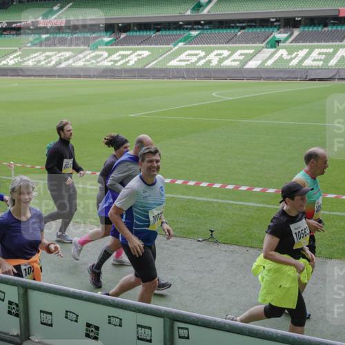 05.10.2025 - 20. swb-Marathon Bremen Michael Burmester http://msf.ph/oto/9251061 05.10.2025 10:40:45 Laufen im Stadion 7706, 7799, 8111, 9001, 9178, 9191, 9205, 9245, 9275, 9306, 9308, 9321, 9334, 9353, 9355, 9387, 9423, 9438, 9440, 9446, 9466, 9483, 9491, 9530, 9537, 9552, 9605, 9615, 9617, 9619, 9623, 9690, 9702, 9712, 9721, 9764, 9804, 9853, 9866, 9877, 9892, 9942, 10001, 10037, 10058, 10081, 10100, 10101, 10135, 10160, 10168, 10193, 10243, 10343, 10419, 10542, 10550, 10563, 10580, 10674, 10699, 10737, 11090, 11270, 7779, 9220, 9241, 9286, 9554, 9571, 9619, 9661, 9662, 9931 meine-sportfotos.de