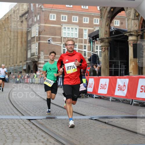 05.10.2025 - 20. swb-Marathon Bremen Yannick Fuchs http://msf.ph/oto/9251083 05.10.2025 10:44:49 Ziel 9897, 10092, 10306, 10554, 11666, 11714 meine-sportfotos.de