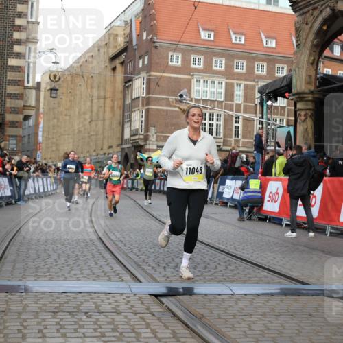05.10.2025 - 20. swb-Marathon Bremen Yannick Fuchs http://msf.ph/oto/9251117 05.10.2025 10:53:46 Ziel 9238, 9461, 9464, 9569, 10310, 10642, 10925, 11046, 11246 meine-sportfotos.de