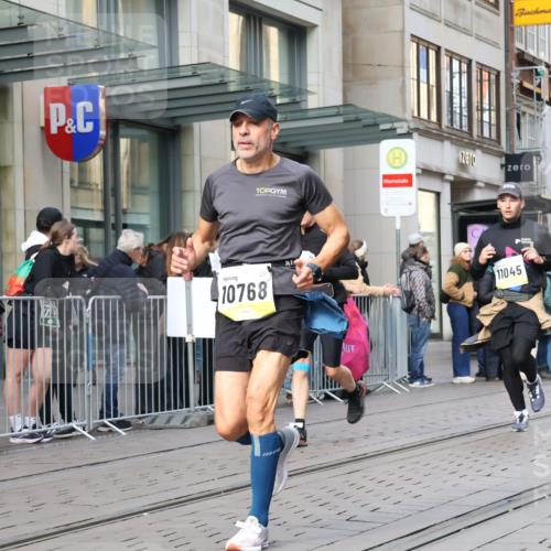 05.10.2025 - 20. swb-Marathon Bremen Strokosch-Dieckow http://msf.ph/oto/9251135 05.10.2025 10:54:19 Ziel 8326, 9282, 9295, 9367, 9392, 9436, 9560, 9591, 9633, 9754, 9776, 10007, 10024, 10032, 10097, 10174, 10178, 10232, 10233, 10296, 10487, 10768, 10770, 10810, 11045, 11089, 11163, 11276, 11321, 11694, 8326, 9282, 9295, 9367, 9392, 9436, 9560, 9591, 9633, 9754, 9776, 10007, 10024, 10032, 10097, 10174, 10178, 10232, 10233, 10296, 10487, 10768, 10770, 10810, 11045, 11089, 11163, 11276, 11321, 11694 meine-sportfotos.de