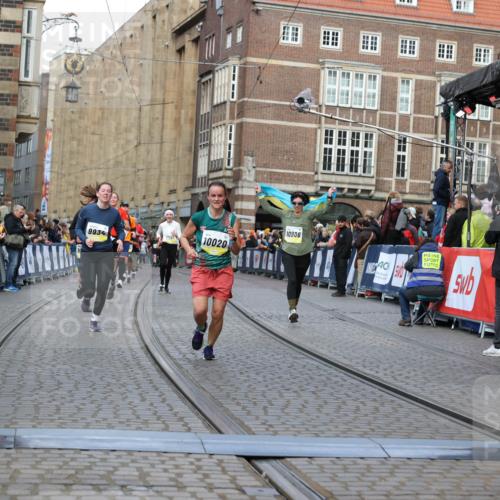 05.10.2025 - 20. swb-Marathon Bremen Yannick Fuchs http://msf.ph/oto/9251199 05.10.2025 10:53:48 Ziel 9238, 9461, 9464, 9569, 9934, 10020, 10310, 10642, 10906, 10925, 11046, 11246 meine-sportfotos.de