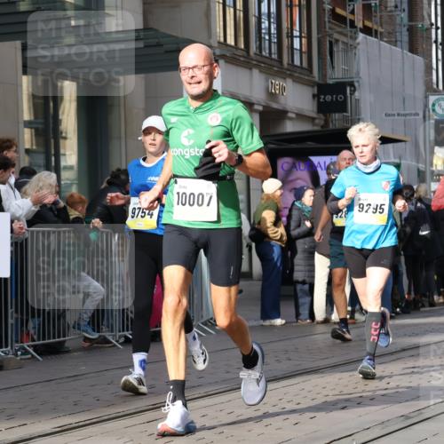05.10.2025 - 20. swb-Marathon Bremen Strokosch-Dieckow http://msf.ph/oto/9251217 05.10.2025 10:54:25 Ziel 8326, 9282, 9295, 9367, 9427, 9436, 9560, 9570, 9591, 9754, 9776, 10007, 10024, 10174, 10178, 10231, 10232, 10233, 10296, 10487, 10609, 10768, 10770, 11045, 11089, 11163, 11276, 11321, 11373, 11470, 11694, 8326, 9282, 9295, 9367, 9427, 9436, 9560, 9570, 9591, 9754, 9776, 10007, 10024, 10174, 10178, 10231, 10232, 10233, 10296, 10487, 10609, 10768, 10770, 11045, 11089, 11163, 11276, 11321, 11373, 11470, 11694 meine-sportfotos.de