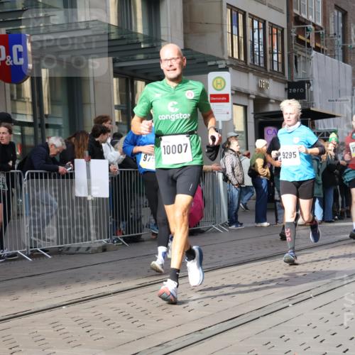 05.10.2025 - 20. swb-Marathon Bremen Strokosch-Dieckow http://msf.ph/oto/9251228 05.10.2025 10:54:25 Ziel 8326, 9282, 9295, 9367, 9427, 9436, 9560, 9570, 9591, 9754, 9776, 10007, 10024, 10174, 10178, 10231, 10232, 10233, 10296, 10487, 10609, 10768, 10770, 11045, 11089, 11163, 11276, 11321, 11373, 11470, 11694, 8326, 9282, 9295, 9367, 9427, 9436, 9560, 9570, 9591, 9754, 9776, 10007, 10024, 10174, 10178, 10231, 10232, 10233, 10296, 10487, 10609, 10768, 10770, 11045, 11089, 11163, 11276, 11321, 11373, 11470, 11694 meine-sportfotos.de