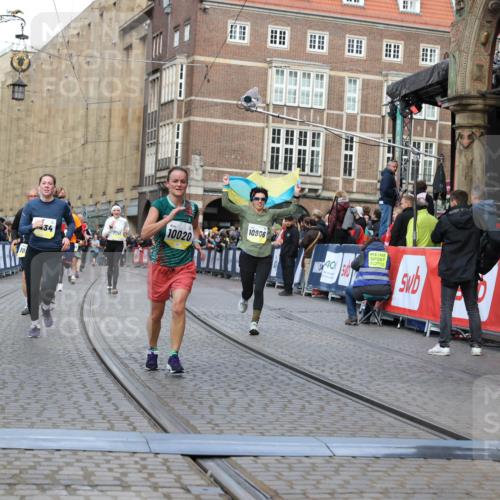 05.10.2025 - 20. swb-Marathon Bremen Yannick Fuchs http://msf.ph/oto/9251229 05.10.2025 10:53:49 Ziel 9934, 10020, 10310, 10642, 10906, 10925, 11046, 11246 meine-sportfotos.de