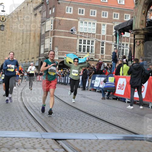 05.10.2025 - 20. swb-Marathon Bremen Yannick Fuchs http://msf.ph/oto/9251240 05.10.2025 10:53:49 Ziel 9934, 10020, 10310, 10642, 10906, 10925, 11046, 11246 meine-sportfotos.de