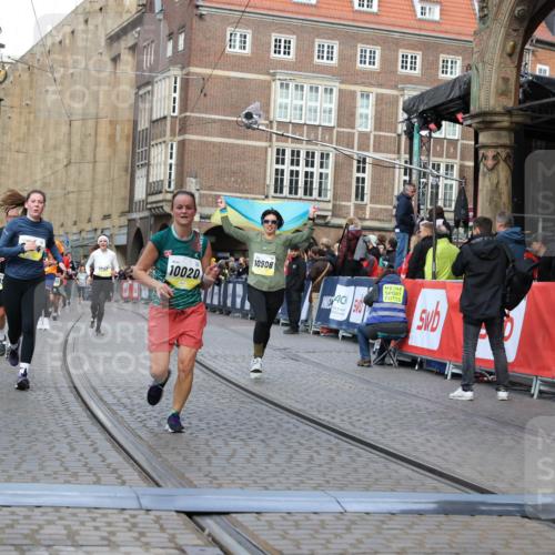 05.10.2025 - 20. swb-Marathon Bremen Yannick Fuchs http://msf.ph/oto/9251261 05.10.2025 10:53:49 Ziel 9934, 10020, 10310, 10642, 10906, 10925, 11046, 11246 meine-sportfotos.de