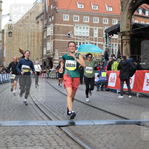 05.10.2025 - 20. swb-Marathon Bremen Yannick Fuchs http://msf.ph/oto/9251326 05.10.2025 10:53:50 Ziel 9494, 9934, 10020, 10310, 10642, 10906, 10925, 10966, 11046, 11246 meine-sportfotos.de