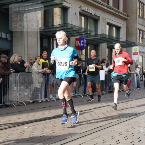 05.10.2025 - 20. swb-Marathon Bremen Strokosch-Dieckow http://msf.ph/oto/9251328 05.10.2025 10:54:27 Ziel 8326, 9282, 9295, 9427, 9436, 9560, 9570, 9591, 9754, 9776, 10007, 10024, 10174, 10231, 10232, 10233, 10296, 10487, 10609, 10768, 10770, 11163, 11276, 11320, 11321, 11373, 11470, 11694, 8326, 9282, 9295, 9427, 9436, 9560, 9570, 9591, 9754, 9776, 10007, 10024, 10174, 10231, 10232, 10233, 10296, 10487, 10609, 10768, 10770, 11163, 11276, 11320, 11321, 11373, 11470, 11694 meine-sportfotos.de