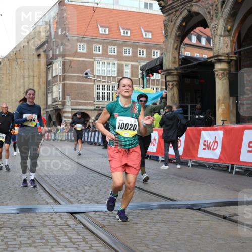 05.10.2025 - 20. swb-Marathon Bremen Yannick Fuchs http://msf.ph/oto/9251377 05.10.2025 10:53:50 Ziel 9494, 9934, 10020, 10310, 10642, 10906, 10925, 10966, 11046, 11246 meine-sportfotos.de