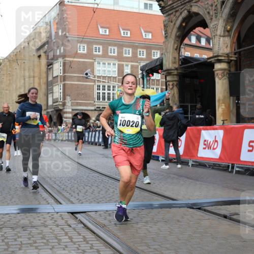 05.10.2025 - 20. swb-Marathon Bremen Yannick Fuchs http://msf.ph/oto/9251387 05.10.2025 10:53:51 Ziel 9494, 9934, 10020, 10416, 10642, 10906, 10925, 10966, 11046, 11141 meine-sportfotos.de