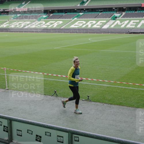 05.10.2025 - 20. swb-Marathon Bremen Michael Burmester http://msf.ph/oto/9251399 05.10.2025 10:40:56 Laufen im Stadion 7706, 8111, 9001, 9178, 9191, 9205, 9217, 9245, 9274, 9306, 9321, 9334, 9353, 9355, 9438, 9440, 9446, 9466, 9483, 9491, 9530, 9537, 9552, 9589, 9599, 9605, 9617, 9623, 9685, 9690, 9702, 9712, 9721, 9757, 9764, 9774, 9804, 9853, 9874, 9877, 9892, 9942, 10001, 10037, 10058, 10081, 10100, 10101, 10135, 10168, 10193, 10235, 10236, 10243, 10343, 10419, 10458, 10550, 10563, 10580, 10585, 10632, 11090, 11270, 7799, 9241, 9554, 9571, 9619, 9931 meine-sportfotos.de