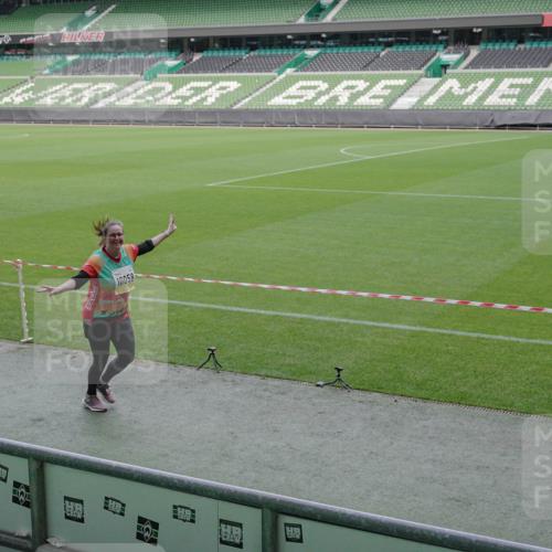 05.10.2025 - 20. swb-Marathon Bremen Michael Burmester http://msf.ph/oto/9251420 05.10.2025 10:40:57 Laufen im Stadion 7706, 8111, 9001, 9178, 9191, 9205, 9217, 9245, 9274, 9306, 9321, 9334, 9353, 9355, 9438, 9440, 9446, 9466, 9483, 9491, 9530, 9537, 9552, 9589, 9599, 9605, 9617, 9685, 9690, 9702, 9712, 9721, 9757, 9764, 9774, 9804, 9853, 9874, 9877, 9892, 9942, 10001, 10037, 10058, 10081, 10100, 10101, 10135, 10168, 10193, 10235, 10236, 10243, 10295, 10343, 10419, 10458, 10550, 10563, 10580, 10582, 10585, 10632, 11090, 11270, 7799, 9241, 9554, 9571, 9619, 9931 meine-sportfotos.de