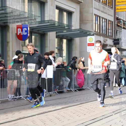 05.10.2025 - 20. swb-Marathon Bremen Strokosch-Dieckow http://msf.ph/oto/9251442 05.10.2025 10:54:30 Ziel 8326, 9282, 9295, 9427, 9436, 9475, 9560, 9570, 9591, 9754, 9776, 9791, 10007, 10024, 10174, 10231, 10232, 10233, 10487, 10609, 10770, 11163, 11276, 11320, 11321, 11373, 11470, 11507, 11523, 11694, 8326, 9282, 9295, 9427, 9436, 9475, 9560, 9570, 9591, 9754, 9776, 9791, 10007, 10024, 10174, 10231, 10232, 10233, 10487, 10609, 10770, 11163, 11276, 11320, 11321, 11373, 11470, 11507, 11523, 11694 meine-sportfotos.de