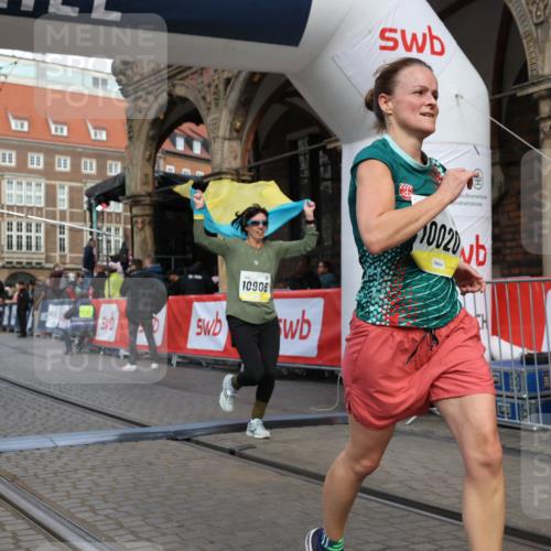 05.10.2025 - 20. swb-Marathon Bremen Yannick Fuchs http://msf.ph/oto/9251446 05.10.2025 10:53:52 Ziel 9494, 9934, 10020, 10416, 10906, 10925, 10966, 11046, 11141, 11383 meine-sportfotos.de