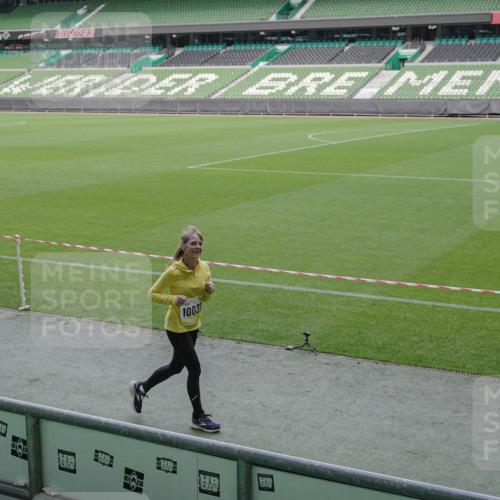 05.10.2025 - 20. swb-Marathon Bremen Michael Burmester http://msf.ph/oto/9251467 05.10.2025 10:40:59 Laufen im Stadion 7706, 8111, 9001, 9178, 9191, 9205, 9217, 9245, 9274, 9306, 9321, 9334, 9353, 9355, 9357, 9438, 9440, 9446, 9466, 9483, 9530, 9537, 9589, 9599, 9605, 9617, 9685, 9690, 9702, 9712, 9757, 9764, 9774, 9804, 9853, 9874, 9877, 9892, 9942, 10001, 10037, 10058, 10081, 10100, 10101, 10135, 10168, 10193, 10235, 10236, 10243, 10295, 10343, 10419, 10458, 10550, 10563, 10580, 10582, 10585, 10632, 11090, 11270, 7799, 9241, 9554, 9571, 9619, 9931 meine-sportfotos.de