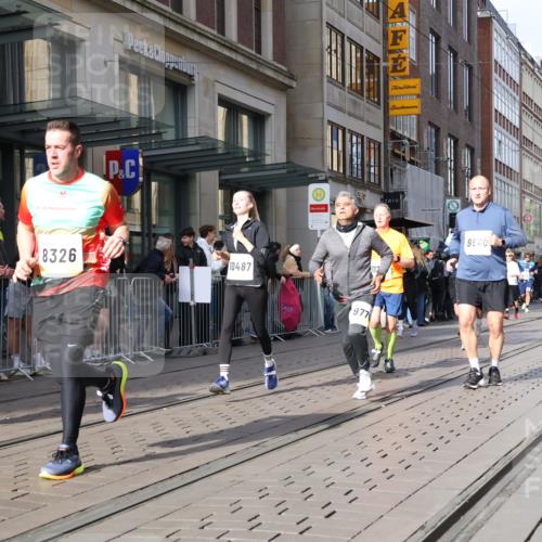 05.10.2025 - 20. swb-Marathon Bremen Strokosch-Dieckow http://msf.ph/oto/9251489 05.10.2025 10:54:32 Ziel 8326, 9282, 9295, 9427, 9436, 9475, 9560, 9570, 9591, 9754, 9776, 9791, 10007, 10024, 10231, 10232, 10233, 10487, 10609, 10770, 11163, 11276, 11320, 11363, 11373, 11470, 11507, 11523, 8326, 9282, 9295, 9427, 9436, 9475, 9560, 9570, 9591, 9754, 9776, 9791, 10007, 10024, 10231, 10232, 10233, 10487, 10609, 10770, 11163, 11276, 11320, 11363, 11373, 11470, 11507, 11523 meine-sportfotos.de