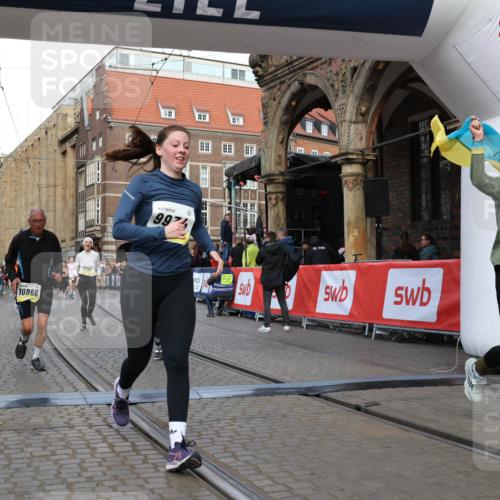 05.10.2025 - 20. swb-Marathon Bremen Yannick Fuchs http://msf.ph/oto/9251502 05.10.2025 10:53:52 Ziel 9494, 9934, 10020, 10416, 10906, 10925, 10966, 11046, 11141, 11383 meine-sportfotos.de