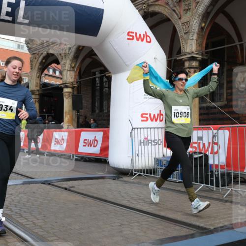 05.10.2025 - 20. swb-Marathon Bremen Yannick Fuchs http://msf.ph/oto/9251510 05.10.2025 10:53:52 Ziel 9494, 9934, 10020, 10416, 10906, 10925, 10966, 11046, 11141, 11383 meine-sportfotos.de