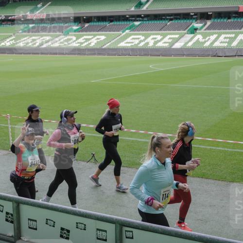 05.10.2025 - 20. swb-Marathon Bremen Michael Burmester http://msf.ph/oto/9251523 05.10.2025 10:41:01 Laufen im Stadion 7706, 8111, 9001, 9178, 9191, 9205, 9217, 9245, 9274, 9306, 9321, 9334, 9353, 9355, 9357, 9438, 9440, 9446, 9466, 9483, 9530, 9537, 9589, 9599, 9605, 9617, 9685, 9690, 9702, 9712, 9757, 9764, 9774, 9804, 9853, 9874, 9877, 9892, 9942, 10001, 10037, 10058, 10081, 10100, 10101, 10135, 10168, 10193, 10235, 10236, 10243, 10295, 10332, 10343, 10419, 10458, 10550, 10563, 10580, 10582, 10585, 10614, 10632, 11090, 11270, 7799, 9241, 9554, 9571, 9619, 9931 meine-sportfotos.de