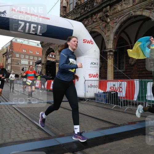 05.10.2025 - 20. swb-Marathon Bremen Yannick Fuchs http://msf.ph/oto/9251557 05.10.2025 10:53:53 Ziel 9494, 9934, 10020, 10416, 10906, 10966, 11046, 11141, 11383 meine-sportfotos.de