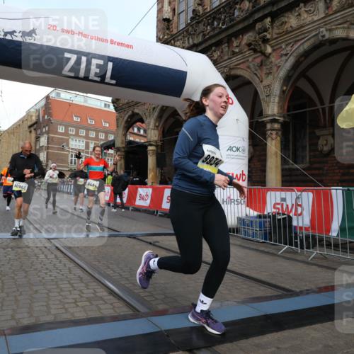 05.10.2025 - 20. swb-Marathon Bremen Yannick Fuchs http://msf.ph/oto/9251579 05.10.2025 10:53:53 Ziel 9494, 9934, 10020, 10416, 10906, 10966, 11046, 11141, 11383 meine-sportfotos.de