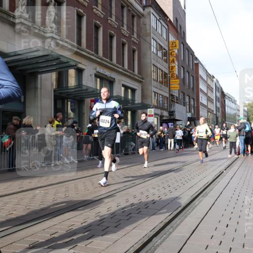 05.10.2025 - 20. swb-Marathon Bremen Strokosch-Dieckow http://msf.ph/oto/9251592 05.10.2025 10:54:35 Ziel 8326, 9282, 9295, 9427, 9436, 9475, 9560, 9570, 9591, 9754, 9776, 9791, 10007, 10014, 10024, 10180, 10231, 10232, 10233, 10307, 10487, 10609, 10770, 10920, 11163, 11276, 11320, 11363, 11373, 11470, 11507, 11523, 8326, 9282, 9295, 9427, 9436, 9475, 9560, 9570, 9591, 9754, 9776, 9791, 10007, 10014, 10024, 10180, 10231, 10232, 10233, 10307, 10487, 10609, 10770, 10920, 11163, 11276, 11320, 11363, 11373, 11470, 11507, 11523 meine-sportfotos.de