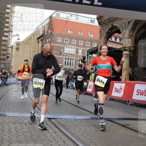 05.10.2025 - 20. swb-Marathon Bremen Yannick Fuchs http://msf.ph/oto/9251600 05.10.2025 10:53:53 Ziel 9494, 9934, 10020, 10416, 10906, 10966, 11046, 11141, 11383 meine-sportfotos.de