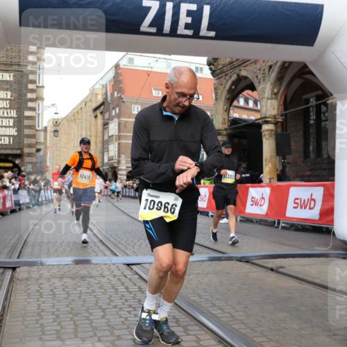 05.10.2025 - 20. swb-Marathon Bremen Yannick Fuchs http://msf.ph/oto/9251674 05.10.2025 10:53:54 Ziel 9494, 9934, 10020, 10416, 10906, 10966, 11141, 11383 meine-sportfotos.de