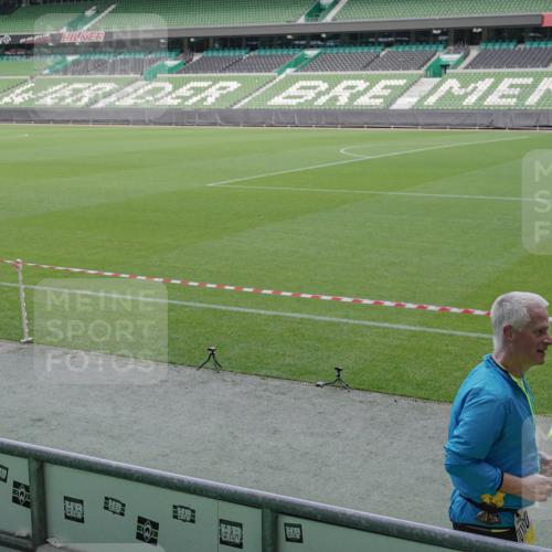 05.10.2025 - 20. swb-Marathon Bremen Michael Burmester http://msf.ph/oto/9251714 05.10.2025 10:41:07 Laufen im Stadion 7706, 8111, 9001, 9178, 9191, 9205, 9217, 9245, 9274, 9306, 9321, 9334, 9353, 9355, 9357, 9401, 9438, 9440, 9446, 9466, 9483, 9530, 9537, 9589, 9599, 9605, 9617, 9685, 9690, 9702, 9712, 9757, 9764, 9774, 9804, 9853, 9874, 9877, 9887, 9892, 9942, 10001, 10037, 10051, 10058, 10081, 10095, 10100, 10101, 10135, 10152, 10168, 10197, 10235, 10236, 10243, 10249, 10295, 10330, 10332, 10343, 10419, 10458, 10550, 10563, 10580, 10582, 10585, 10614, 10632, 7799 meine-sportfotos.de