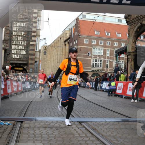 05.10.2025 - 20. swb-Marathon Bremen Yannick Fuchs http://msf.ph/oto/9251739 05.10.2025 10:53:55 Ziel 9494, 9934, 10020, 10416, 10696, 10906, 10966, 11141, 11383, 11445 meine-sportfotos.de
