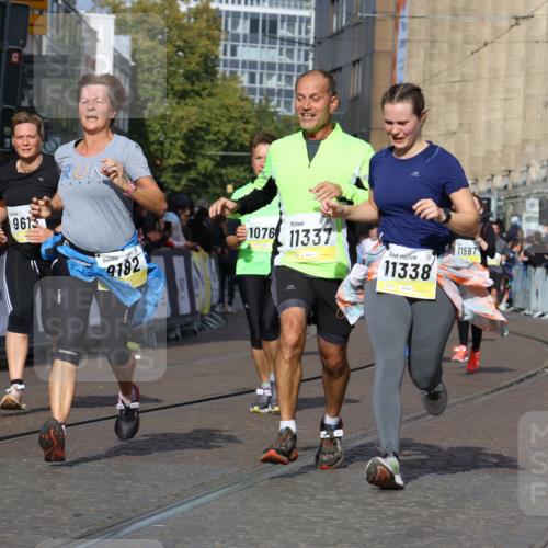 05.10.2025 - 20. swb-Marathon Bremen Strokosch-Dieckow http://msf.ph/oto/9251747 05.10.2025 11:01:12 Ziel 9182, 9443, 9613, 9880, 9925, 10544, 10762, 10914, 11337, 11338, 11524, 11597, 11680 meine-sportfotos.de