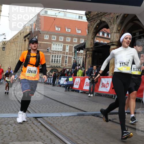 05.10.2025 - 20. swb-Marathon Bremen Yannick Fuchs http://msf.ph/oto/9251753 05.10.2025 10:53:55 Ziel 9494, 9934, 10020, 10416, 10696, 10906, 10966, 11141, 11383, 11445 meine-sportfotos.de