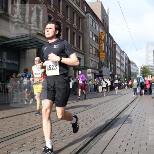 05.10.2025 - 20. swb-Marathon Bremen Strokosch-Dieckow http://msf.ph/oto/9251796 05.10.2025 10:54:42 Ziel 9176, 9318, 9427, 9436, 9475, 9560, 9570, 9791, 10003, 10014, 10024, 10034, 10180, 10231, 10232, 10233, 10307, 10326, 10487, 10609, 10770, 10920, 11140, 11163, 11317, 11320, 11363, 11373, 11470, 11507, 11523, 9176, 9318, 9427, 9436, 9475, 9560, 9570, 9791, 10003, 10014, 10024, 10034, 10180, 10231, 10232, 10233, 10307, 10326, 10487, 10609, 10770, 10920, 11140, 11163, 11317, 11320, 11363, 11373, 11470, 11507, 11523 meine-sportfotos.de