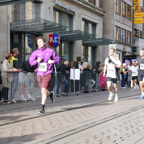 05.10.2025 - 20. swb-Marathon Bremen Strokosch-Dieckow http://msf.ph/oto/9251836 05.10.2025 10:54:44 Ziel 9176, 9318, 9427, 9475, 9560, 9570, 9791, 10003, 10014, 10024, 10034, 10180, 10231, 10307, 10326, 10609, 10920, 11140, 11317, 11320, 11363, 11373, 11470, 11507, 11523, 9176, 9318, 9427, 9475, 9560, 9570, 9791, 10003, 10014, 10024, 10034, 10180, 10231, 10307, 10326, 10609, 10920, 11140, 11317, 11320, 11363, 11373, 11470, 11507, 11523 meine-sportfotos.de
