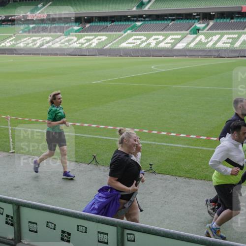 05.10.2025 - 20. swb-Marathon Bremen Michael Burmester http://msf.ph/oto/9251840 05.10.2025 10:41:11 Laufen im Stadion 7706, 8111, 9001, 9178, 9191, 9205, 9217, 9245, 9265, 9274, 9306, 9321, 9334, 9353, 9355, 9357, 9401, 9438, 9446, 9466, 9483, 9530, 9537, 9538, 9589, 9599, 9605, 9617, 9685, 9690, 9702, 9712, 9757, 9764, 9774, 9804, 9853, 9874, 9877, 9887, 9892, 9942, 10001, 10037, 10051, 10058, 10081, 10095, 10100, 10101, 10135, 10152, 10168, 10197, 10212, 10235, 10236, 10243, 10249, 10295, 10330, 10332, 10343, 10419, 10458, 10550, 10580, 10582, 10585, 10614, 10632, 7799 meine-sportfotos.de