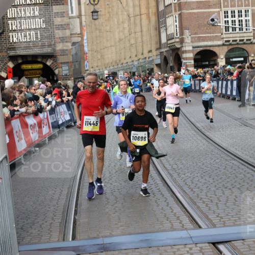 05.10.2025 - 20. swb-Marathon Bremen Yannick Fuchs http://msf.ph/oto/9251856 05.10.2025 10:53:57 Ziel 9494, 9701, 9934, 10020, 10416, 10696, 10906, 10966, 11141, 11383, 11445, 11533 meine-sportfotos.de