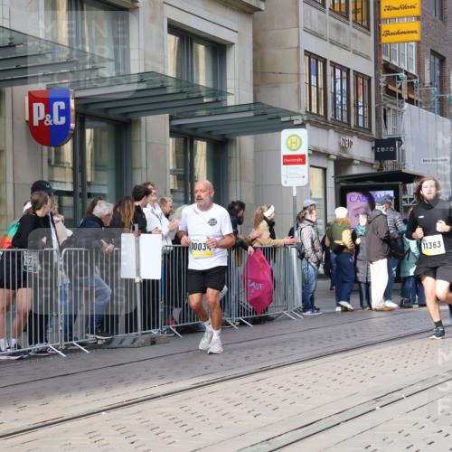 05.10.2025 - 20. swb-Marathon Bremen Strokosch-Dieckow http://msf.ph/oto/9251893 05.10.2025 10:54:46 Ziel 9176, 9318, 9427, 9475, 9570, 9791, 9881, 9933, 10003, 10014, 10034, 10116, 10180, 10231, 10307, 10326, 10920, 11042, 11140, 11317, 11320, 11363, 11470, 11507, 11523, 9176, 9318, 9427, 9475, 9570, 9791, 9881, 9933, 10003, 10014, 10034, 10116, 10180, 10231, 10307, 10326, 10920, 11042, 11140, 11317, 11320, 11363, 11470, 11507, 11523 meine-sportfotos.de