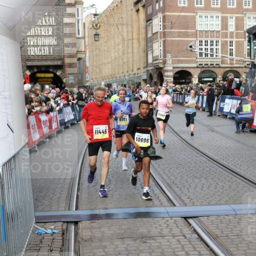 05.10.2025 - 20. swb-Marathon Bremen Yannick Fuchs http://msf.ph/oto/9251899 05.10.2025 10:53:58 Ziel 9494, 9701, 9934, 10046, 10416, 10616, 10696, 10906, 10966, 11141, 11383, 11445, 11533 meine-sportfotos.de