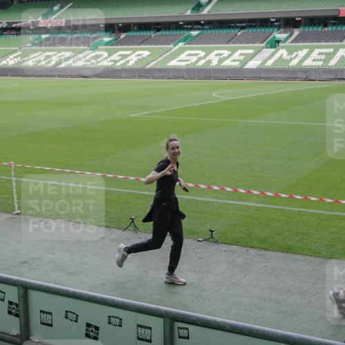 05.10.2025 - 20. swb-Marathon Bremen Michael Burmester http://msf.ph/oto/9251911 05.10.2025 10:41:13 Laufen im Stadion 7706, 8111, 9001, 9178, 9191, 9205, 9217, 9245, 9265, 9274, 9306, 9321, 9334, 9353, 9355, 9357, 9401, 9438, 9446, 9466, 9483, 9530, 9537, 9538, 9589, 9599, 9605, 9617, 9685, 9702, 9712, 9757, 9764, 9774, 9804, 9853, 9874, 9877, 9887, 9892, 9942, 10037, 10051, 10058, 10081, 10095, 10100, 10101, 10132, 10152, 10197, 10212, 10235, 10236, 10249, 10295, 10330, 10332, 10458, 10550, 10582, 10585, 10614, 10632 meine-sportfotos.de