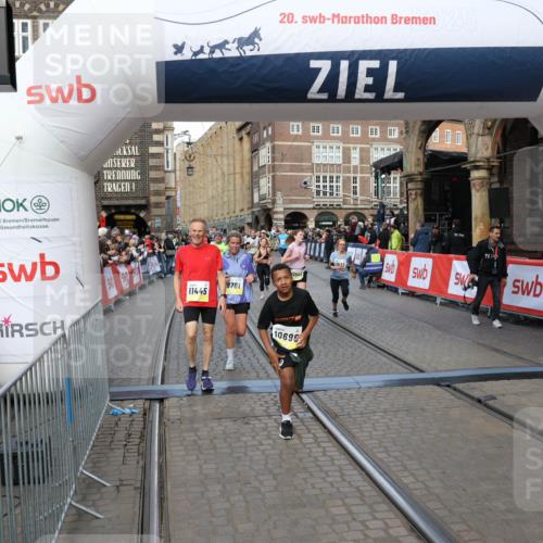 05.10.2025 - 20. swb-Marathon Bremen Yannick Fuchs http://msf.ph/oto/9251987 05.10.2025 10:53:59 Ziel 9456, 9494, 9701, 10046, 10416, 10616, 10696, 10966, 11141, 11383, 11445, 11533 meine-sportfotos.de