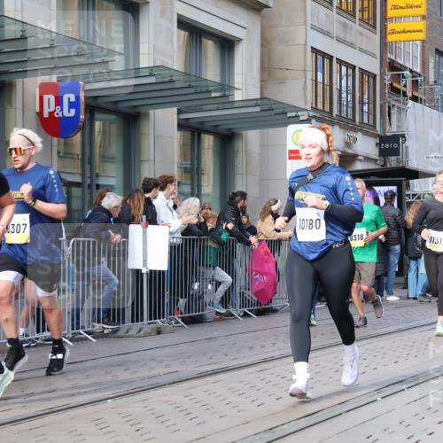 05.10.2025 - 20. swb-Marathon Bremen Strokosch-Dieckow http://msf.ph/oto/9252015 05.10.2025 10:54:51 Ziel 9176, 9201, 9318, 9350, 9475, 9514, 9654, 9791, 9881, 9933, 10003, 10014, 10034, 10116, 10180, 10260, 10307, 10326, 10920, 10970, 11042, 11115, 11140, 11317, 11320, 11363, 11431, 11507, 11523, 11702, 9176, 9201, 9318, 9350, 9475, 9514, 9654, 9791, 9881, 9933, 10003, 10014, 10034, 10116, 10180, 10260, 10307, 10326, 10920, 10970, 11042, 11115, 11140, 11317, 11320, 11363, 11507, 11523 meine-sportfotos.de